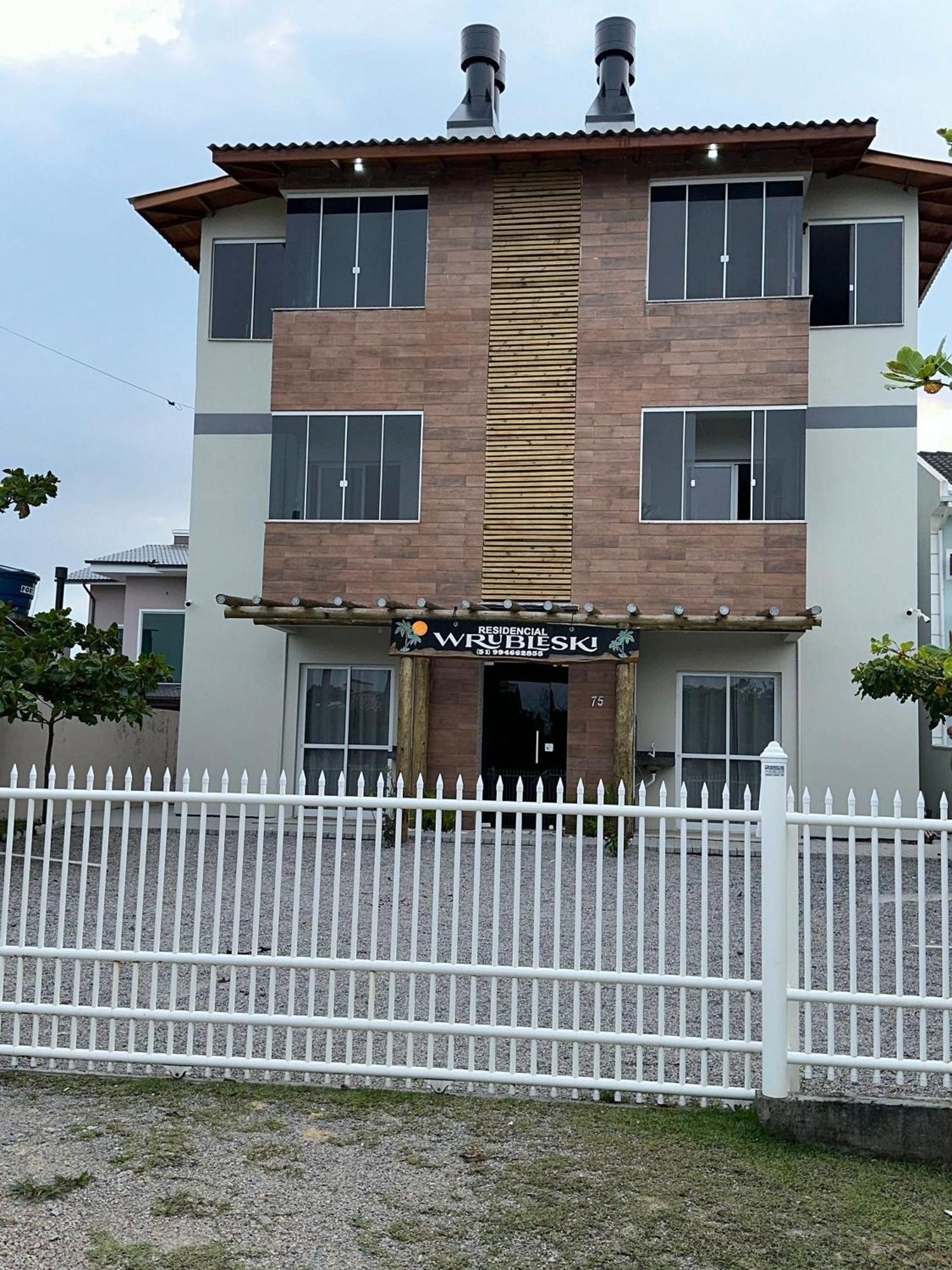 Residencial Wrubleski Sc Pinheira Exterior foto
